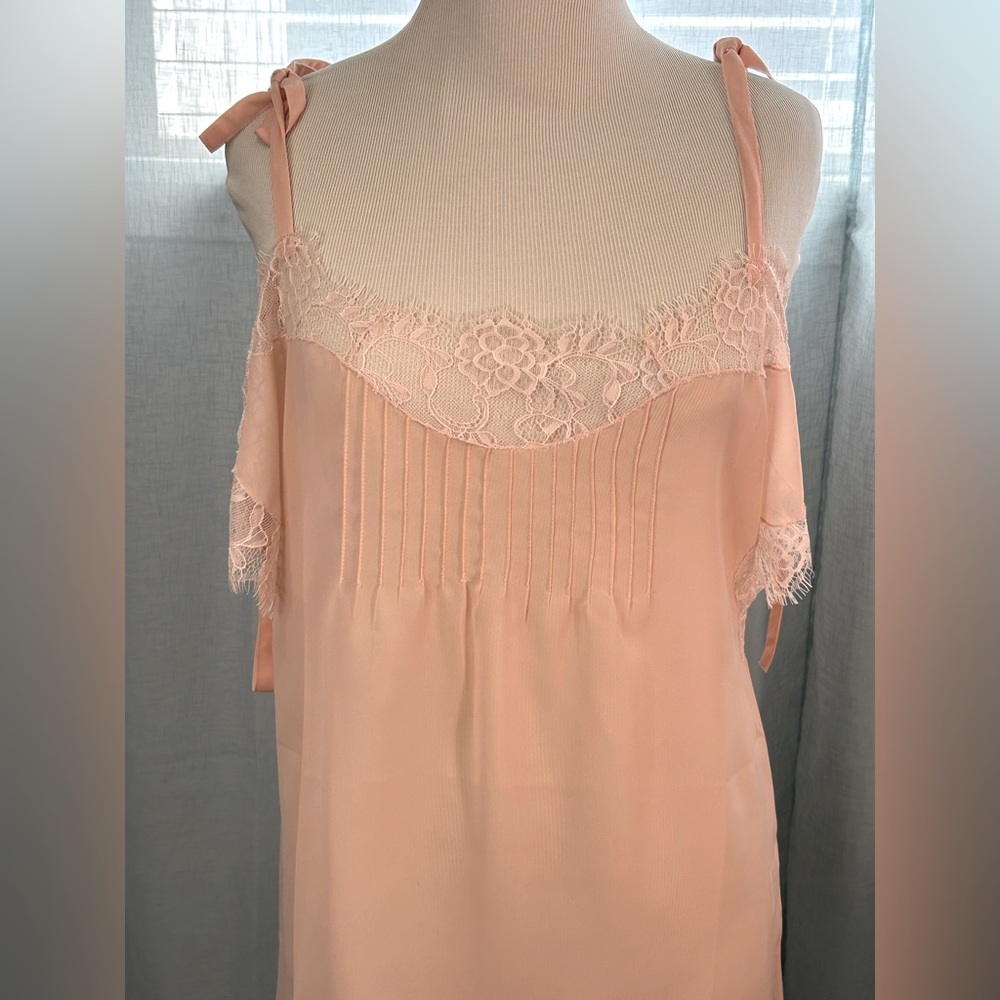 Love Sam light peach top with lace
